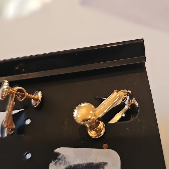 Gold leaf earing clip on, curved aspen hinged screwback Napier - Picture 6 of 8